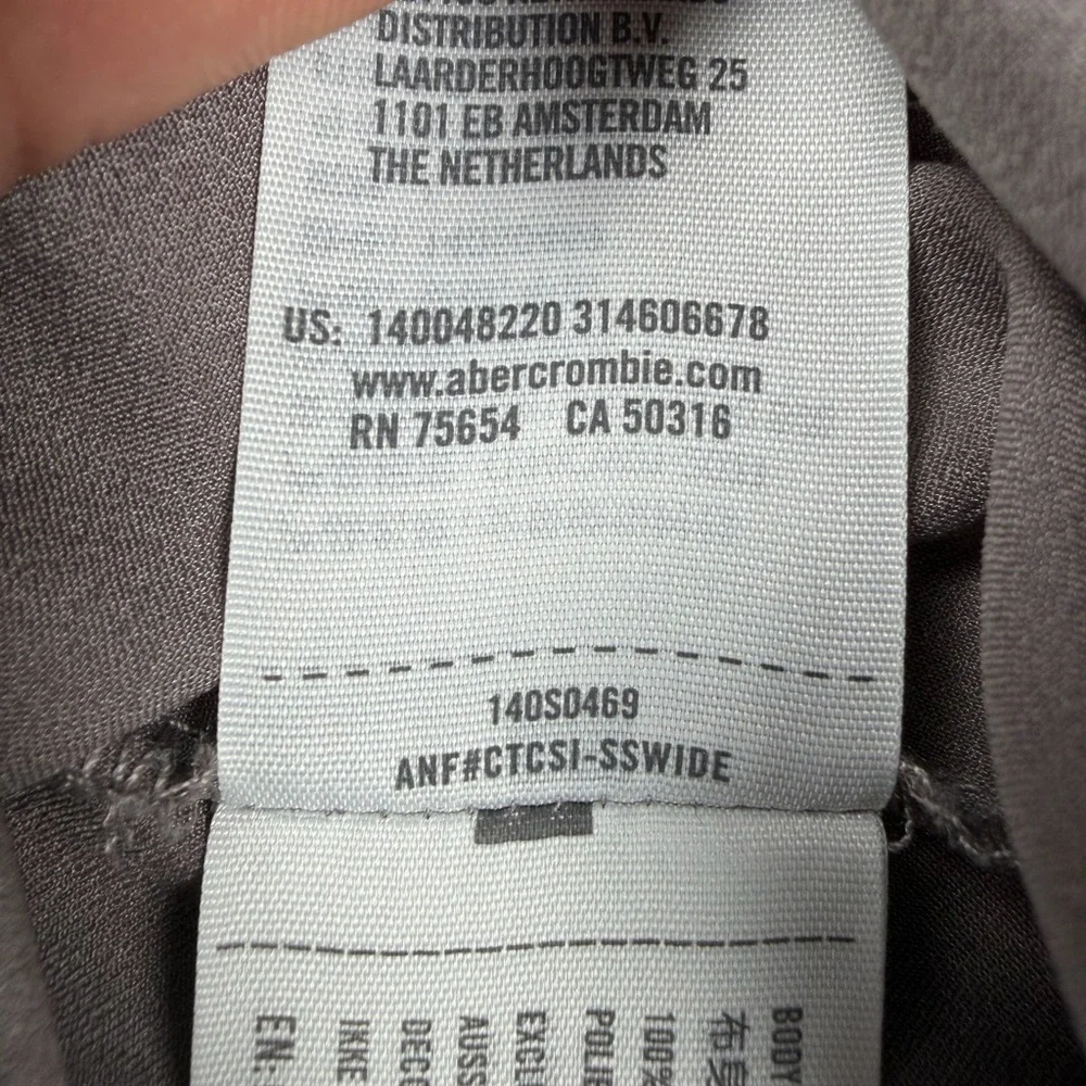 Abercrombie & Fitch Womens Gray Satin Button-Down Blouse Short Sleeve Size L - Picture 15 of 15